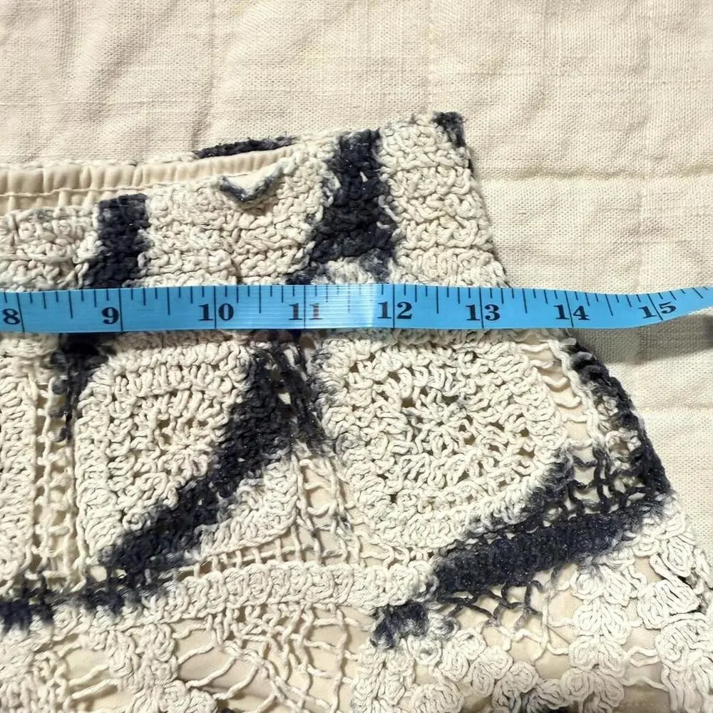 Surf Gypsy Crochet Shorts β Medium - Picture 2 of 8